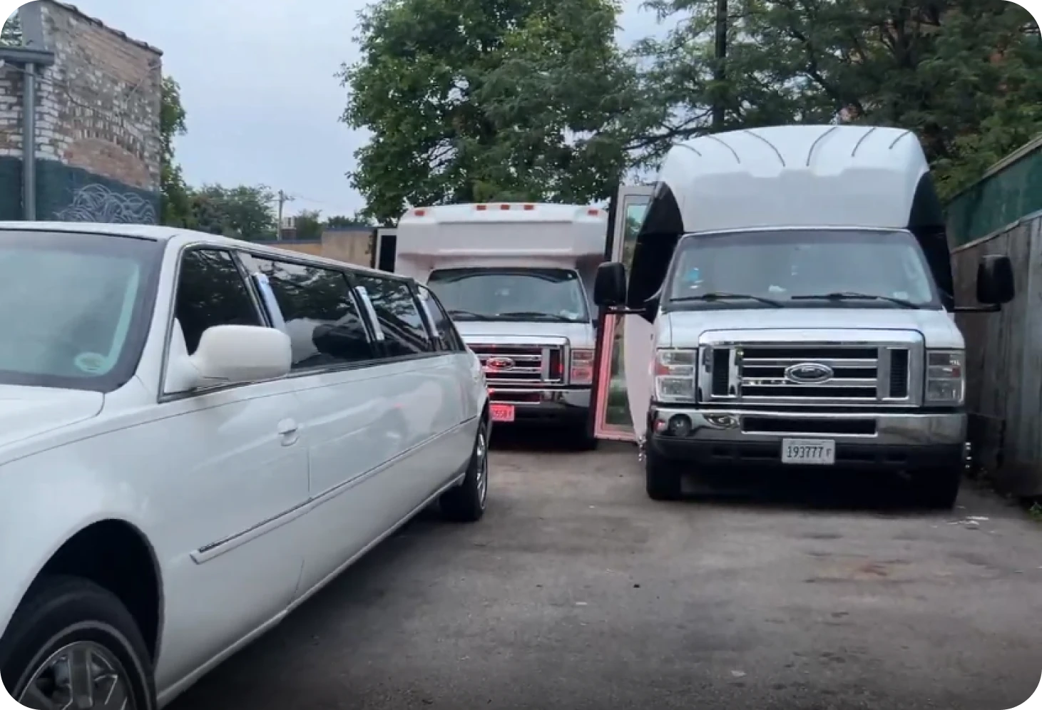 Party Bus Rental Chicago | IQ Limousine Skokie | Call Now 14 Chicago Party Bus Fleet