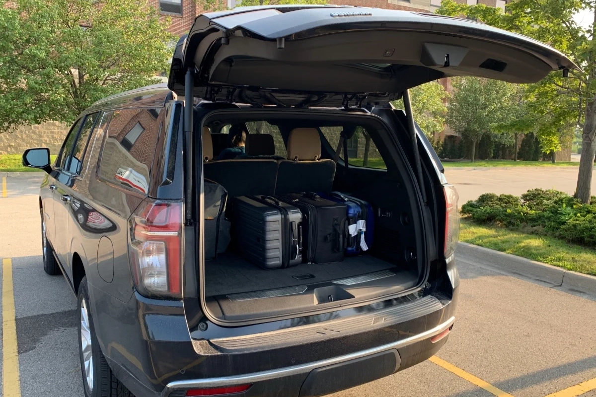 Book Your Premier Chicago Executive Service in a Chevy Suburban